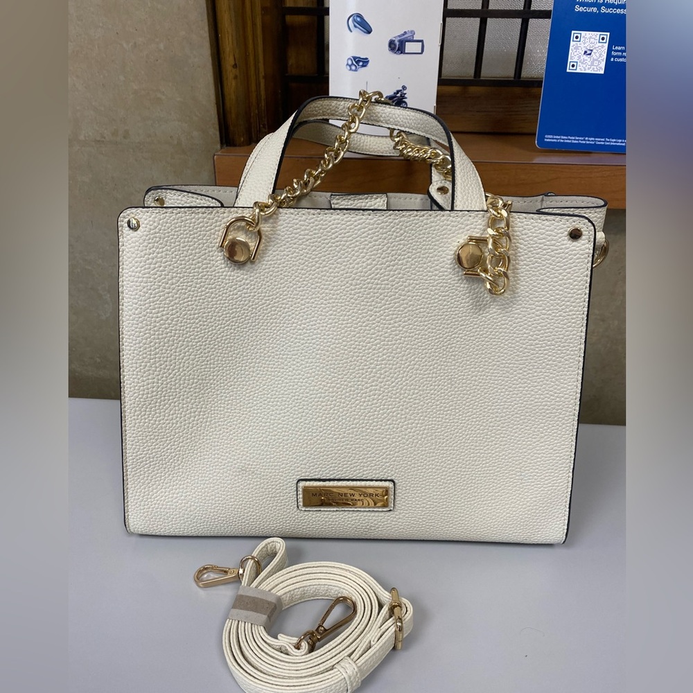 Chic White Tote Bag with Gold Chain by [Brand]